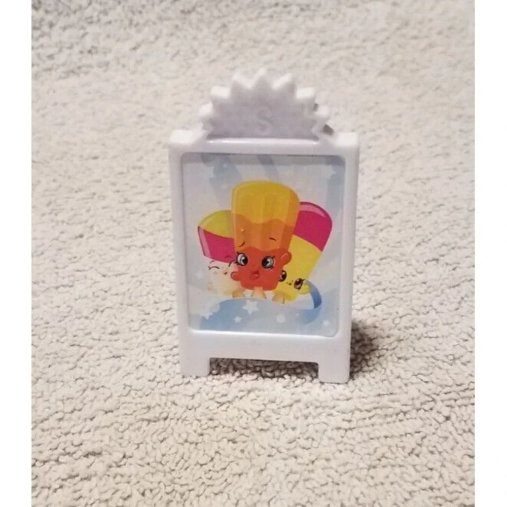 Lot 9 items‎ Shopkins Ice cream parlor and kitty dinner party